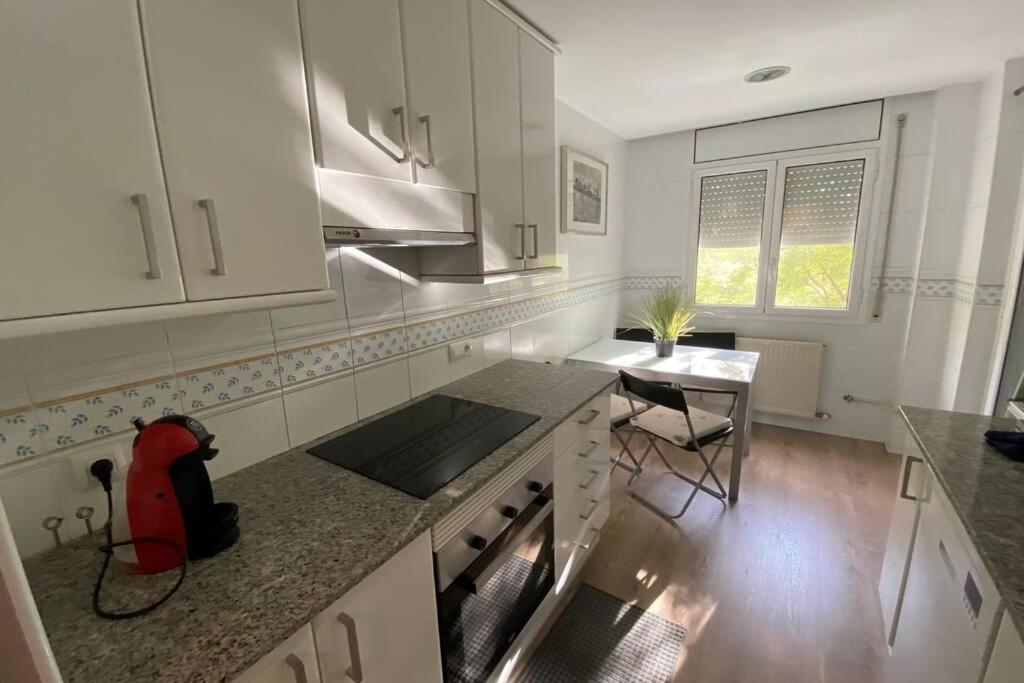 Apartamento Completo Muy Cerca Del Centro Ideal Para Familias Con Piscina Figueres  Exterior photo
