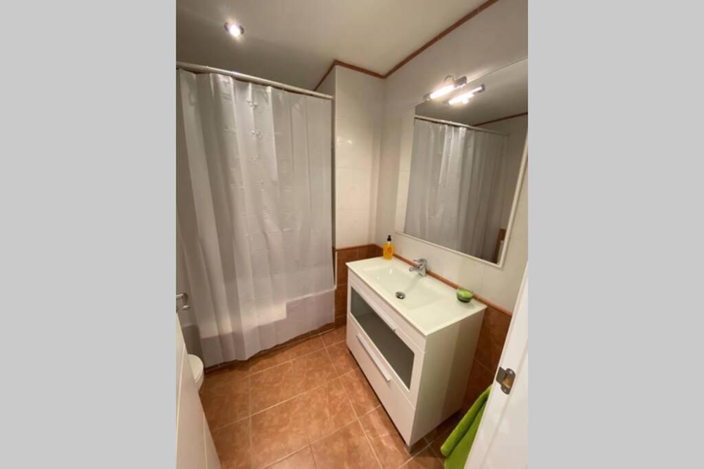 Apartamento Completo Muy Cerca Del Centro Ideal Para Familias Con Piscina Figueres  Exterior photo