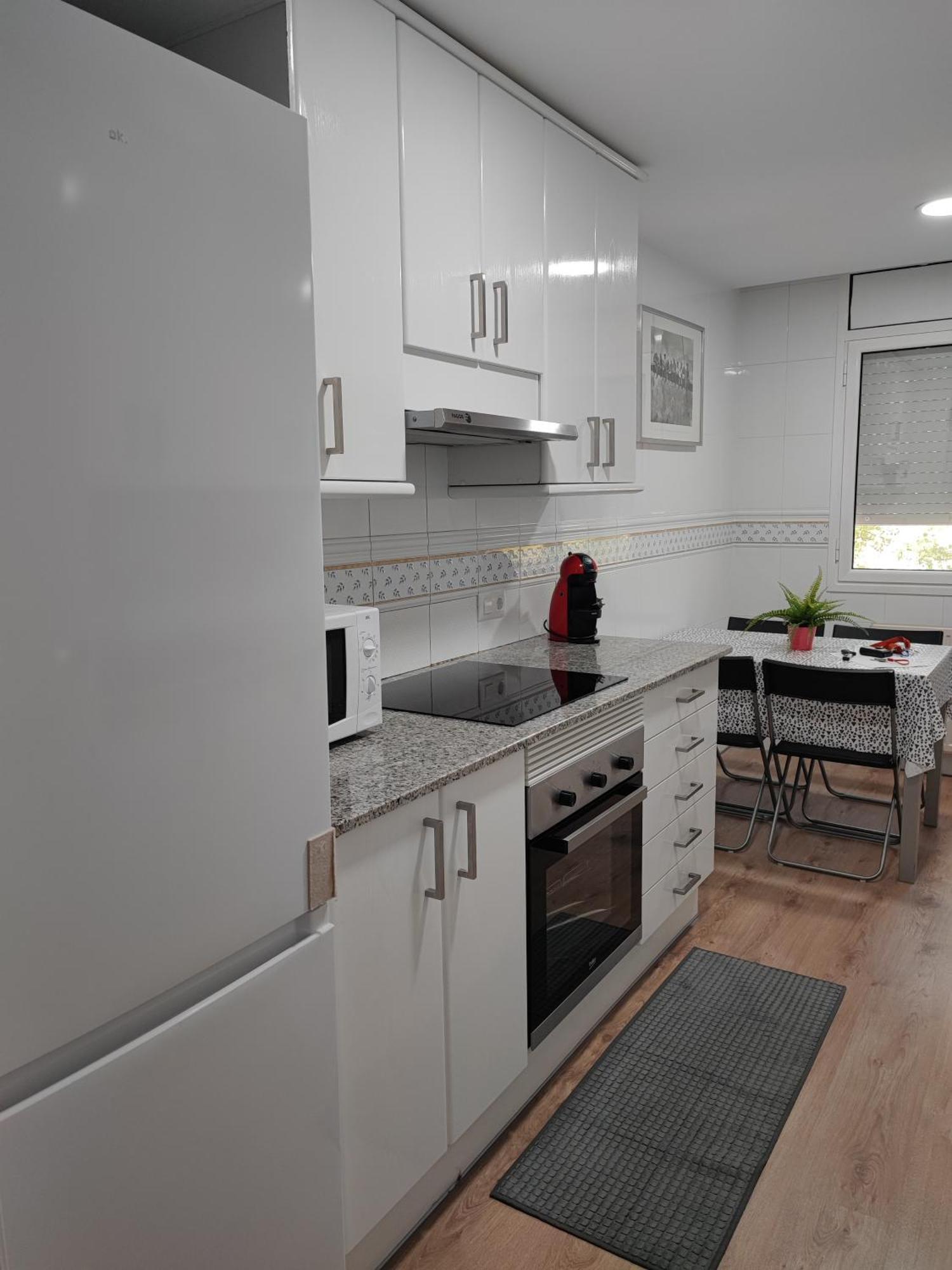 Apartamento Completo Muy Cerca Del Centro Ideal Para Familias Con Piscina Figueres  Exterior photo